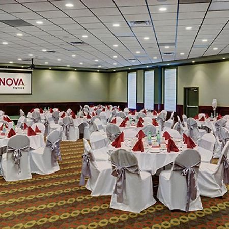 Chateau Nova Hotel Fort Mcmurray Exteriér fotografie