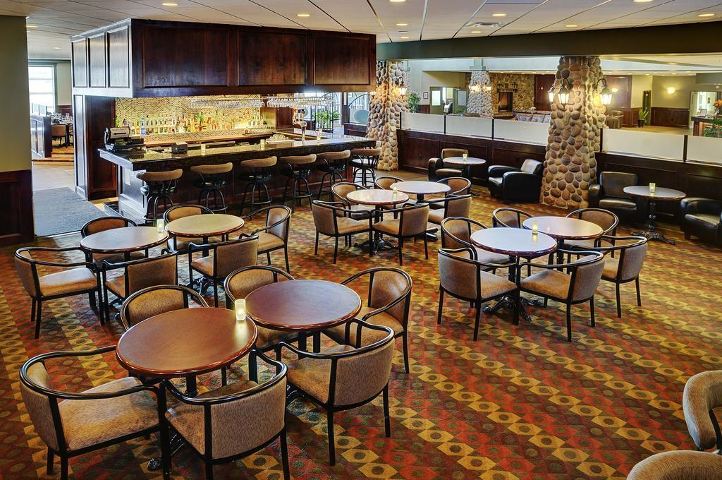 Chateau Nova Hotel Fort Mcmurray Exteriér fotografie